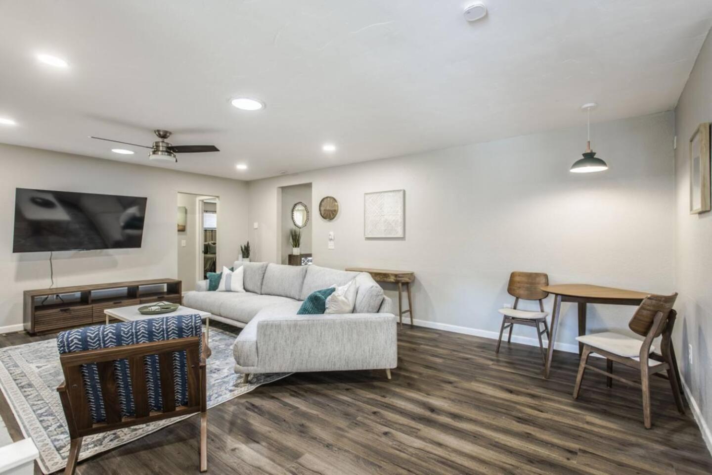 New Hummingbird Haven - Nw Okc, Billiards, Firepit Villa โอคลาโฮมาซิตี้ ภายนอก รูปภาพ