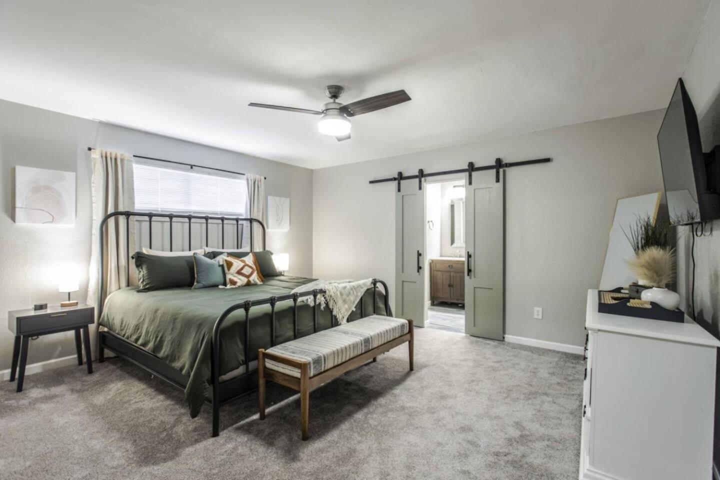 New Hummingbird Haven - Nw Okc, Billiards, Firepit Villa โอคลาโฮมาซิตี้ ภายนอก รูปภาพ