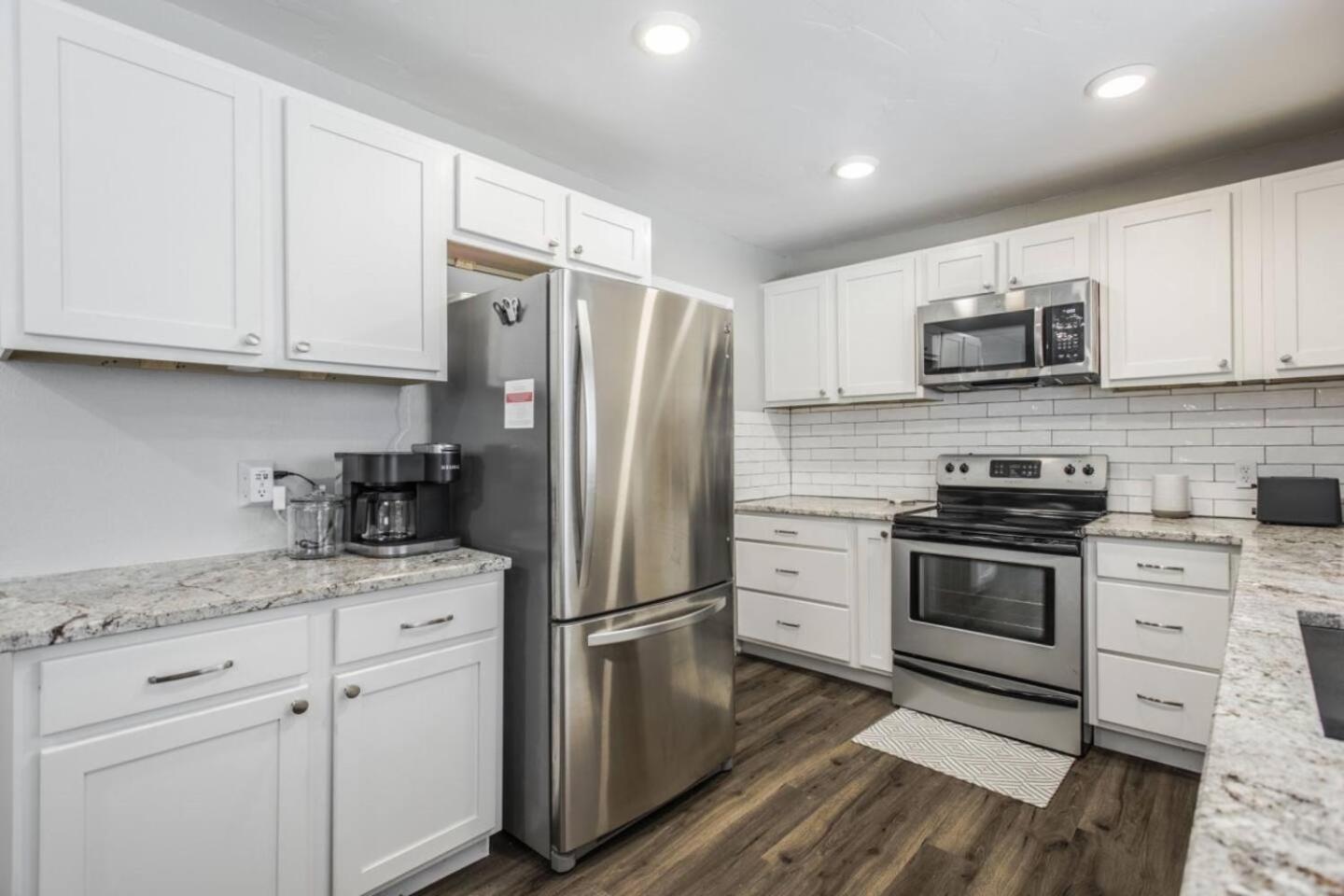 New Hummingbird Haven - Nw Okc, Billiards, Firepit Villa โอคลาโฮมาซิตี้ ภายนอก รูปภาพ