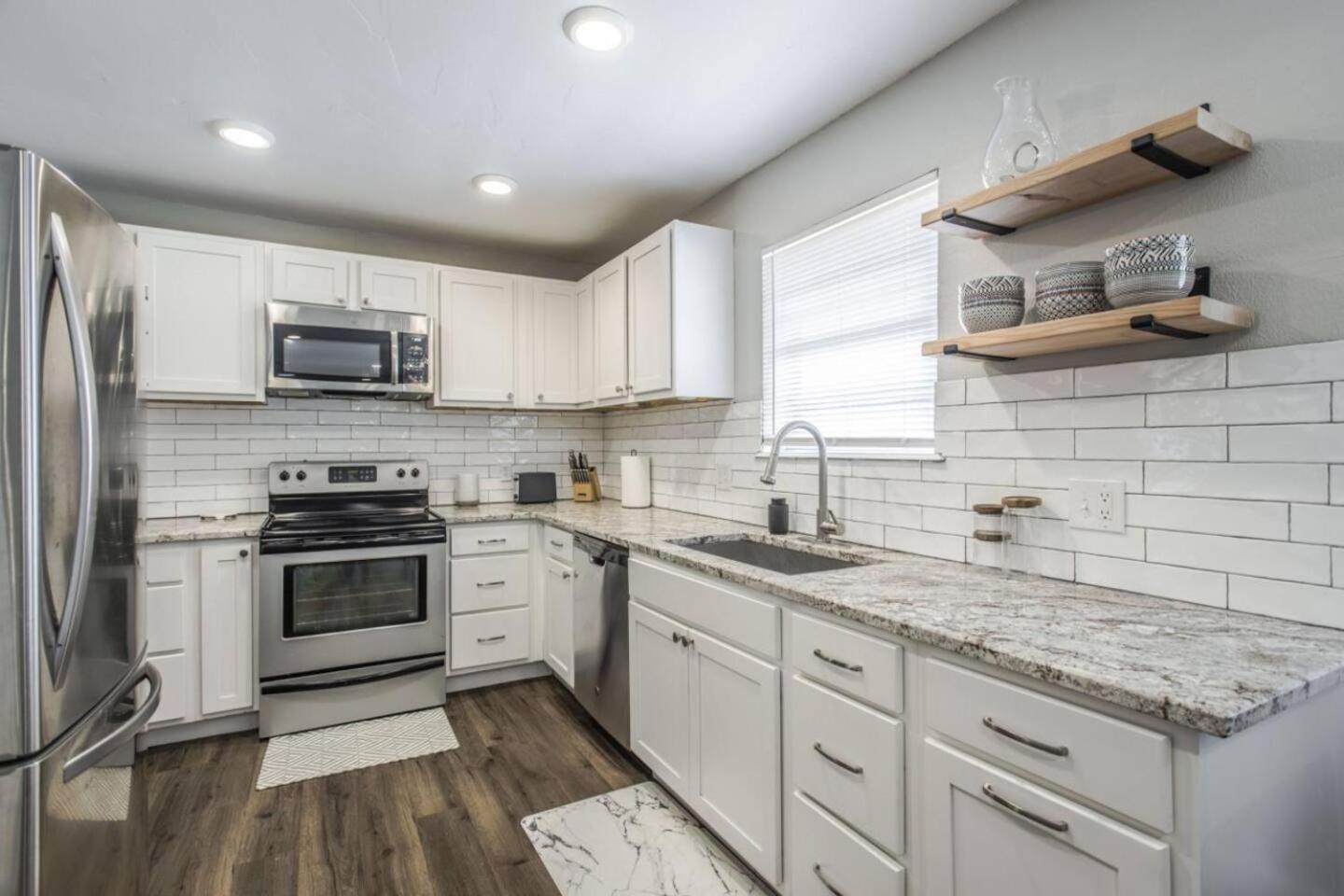 New Hummingbird Haven - Nw Okc, Billiards, Firepit Villa โอคลาโฮมาซิตี้ ภายนอก รูปภาพ